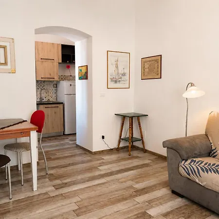 Interno Sg *